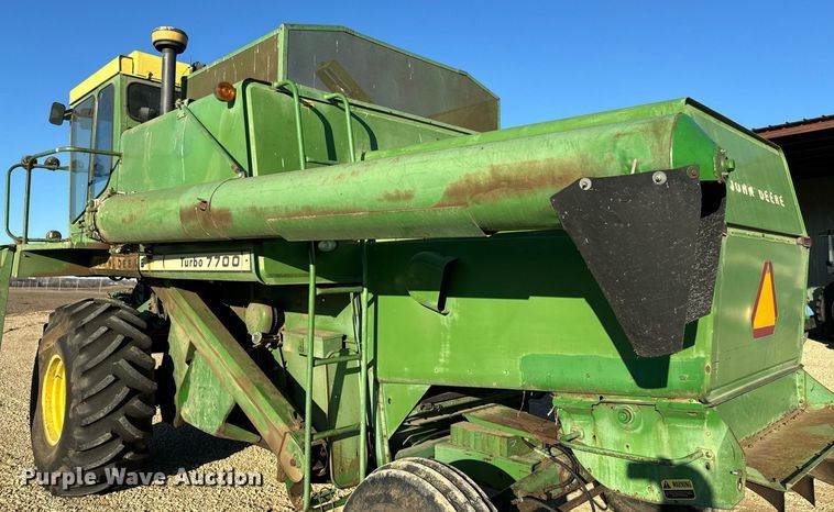 image for item NF9303 John Deere 7700 combine