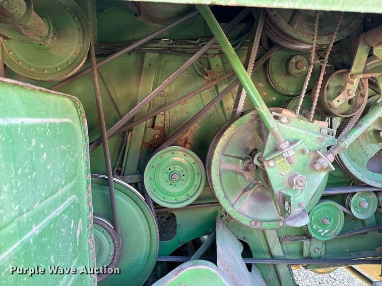 image for item NF9303 John Deere 7700 combine