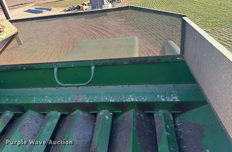 image for item NF9303 John Deere 7700 combine