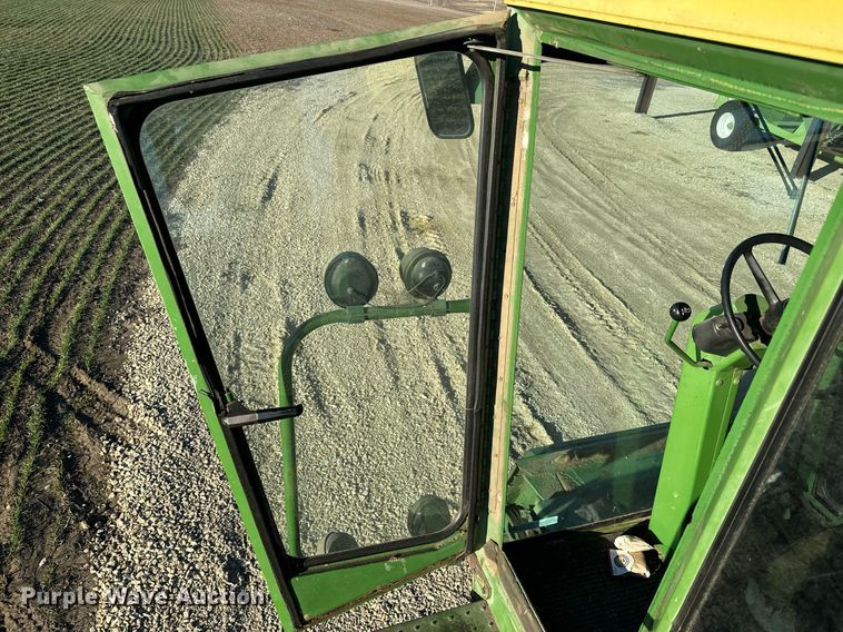 image for item NF9303 John Deere 7700 combine