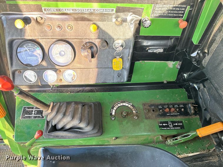 image for item NF9303 John Deere 7700 combine