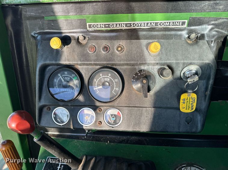 image for item NF9303 John Deere 7700 combine