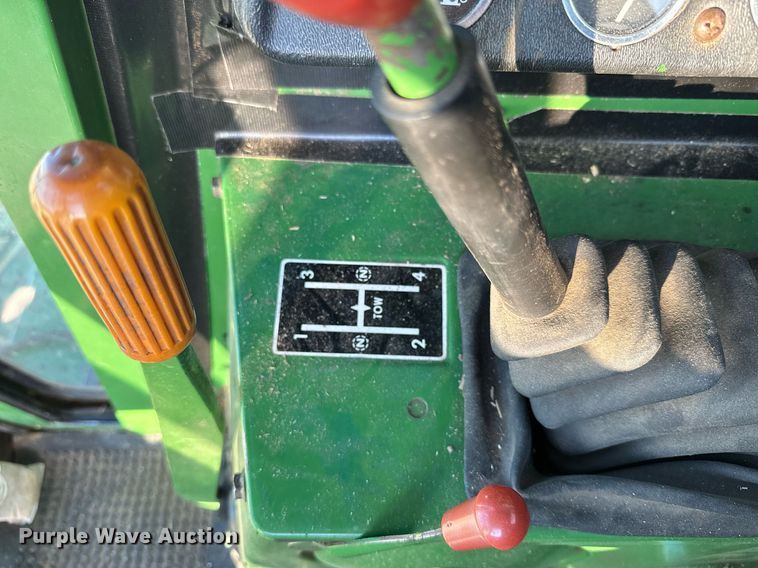 image for item NF9303 John Deere 7700 combine