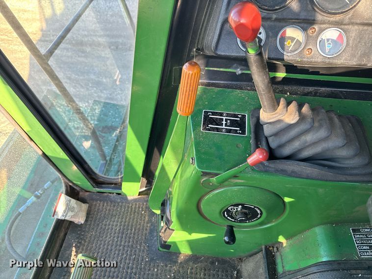 image for item NF9303 John Deere 7700 combine