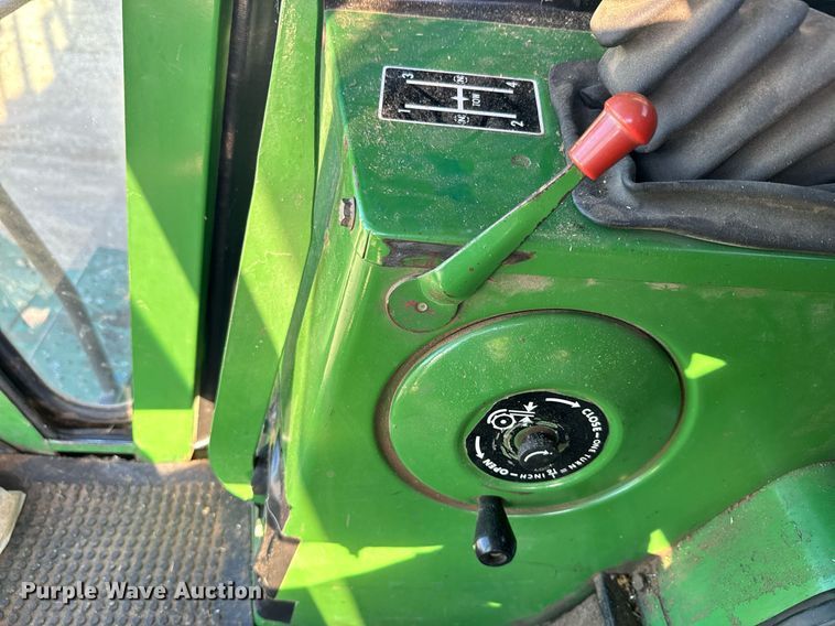 image for item NF9303 John Deere 7700 combine