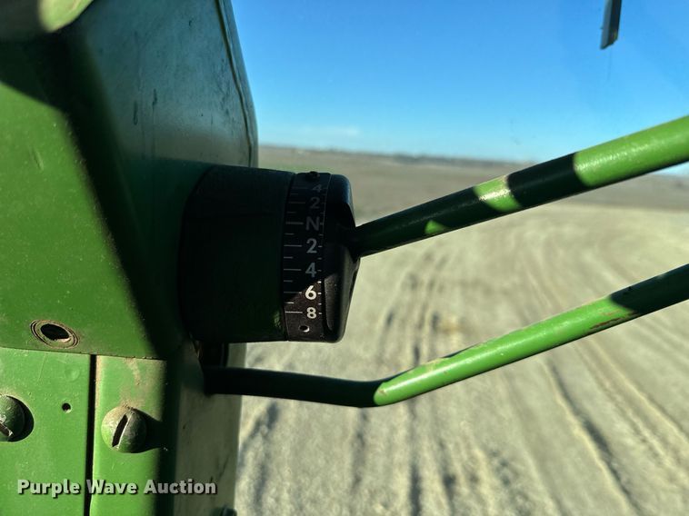 image for item NF9303 John Deere 7700 combine