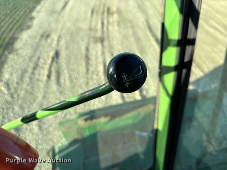 image for item NF9303 John Deere 7700 combine