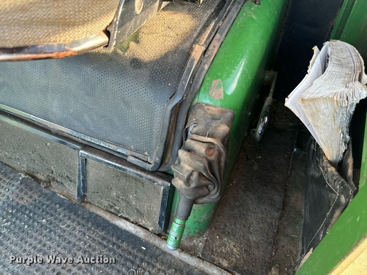 image for item NF9303 John Deere 7700 combine