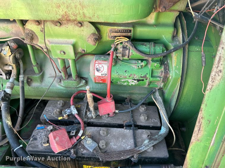 image for item NF9303 John Deere 7700 combine