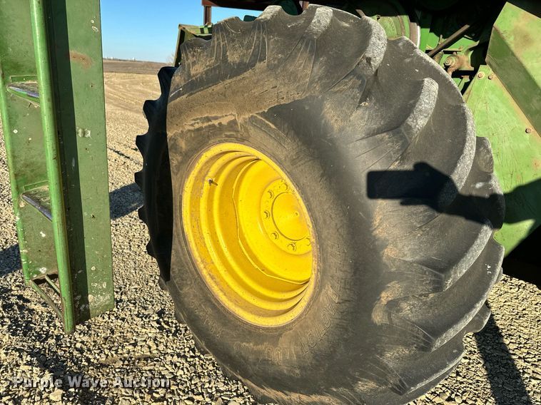 image for item NF9303 John Deere 7700 combine