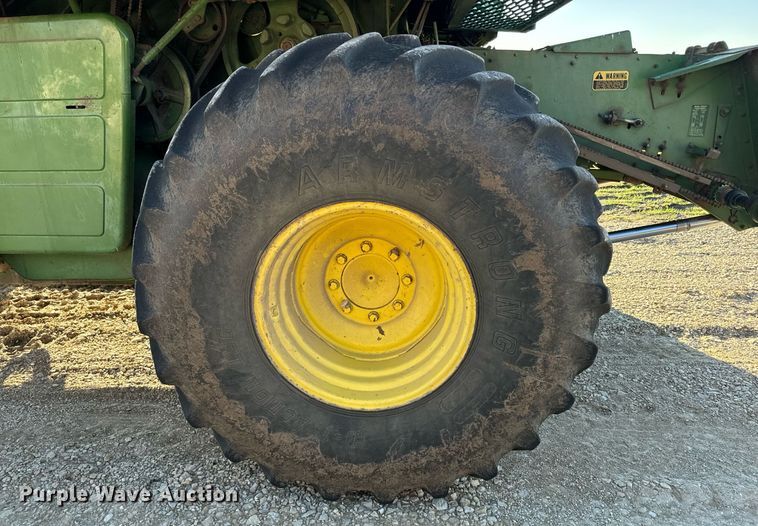 image for item NF9303 John Deere 7700 combine