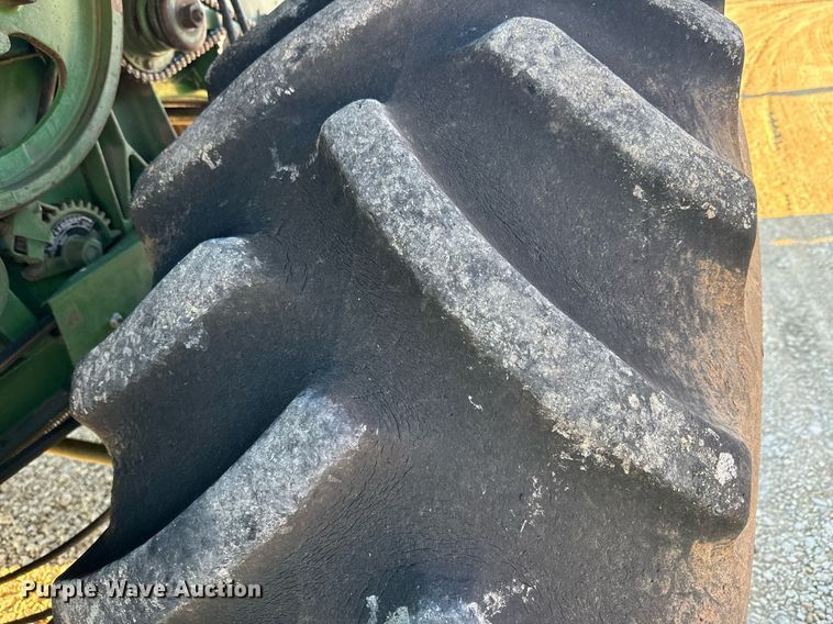 image for item NF9303 John Deere 7700 combine