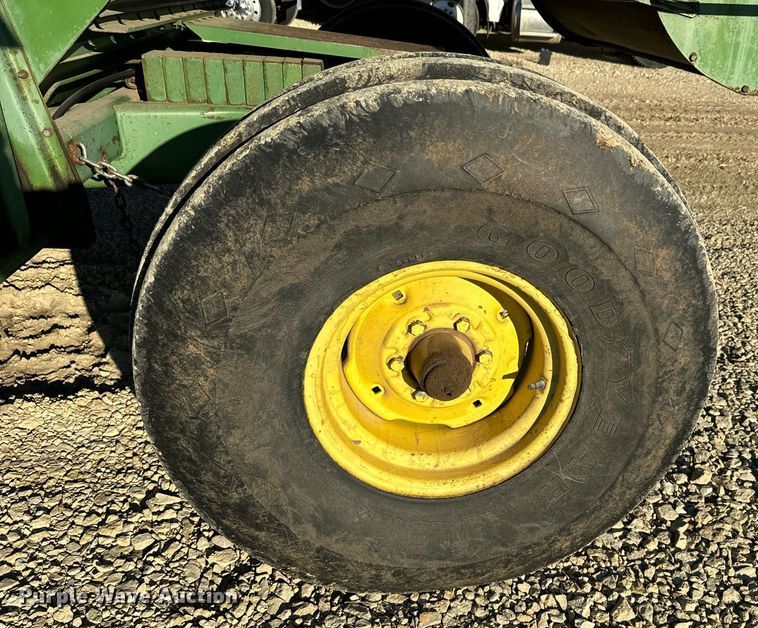 image for item NF9303 John Deere 7700 combine