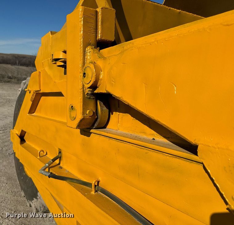 image for item NF9307 Allis Chalmers AC108 scraper