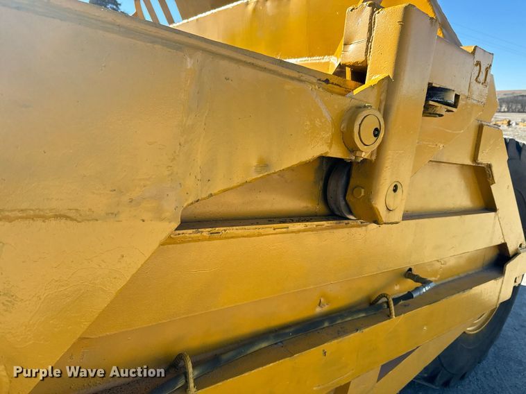 image for item NF9307 Allis Chalmers AC108 scraper