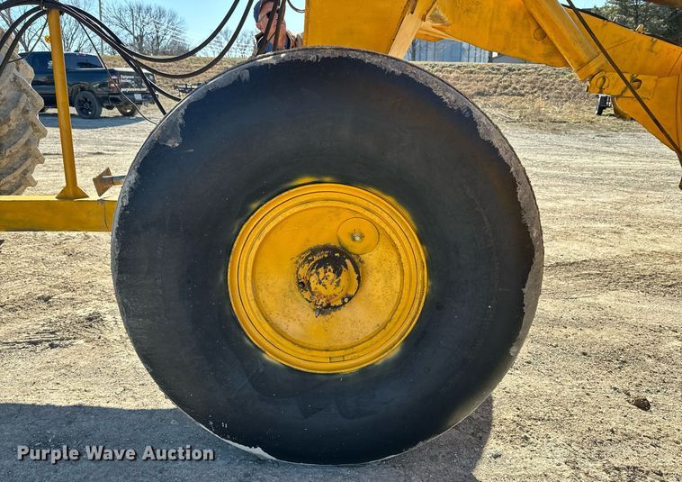 image for item NF9307 Allis Chalmers AC108 scraper