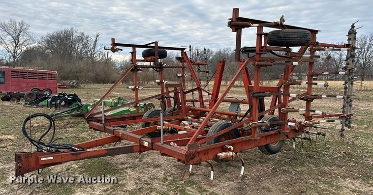 image for item NI9051 International field cultivator