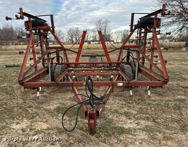 image for item NI9051 International field cultivator