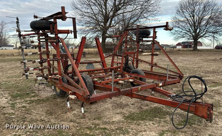 image for item NI9051 International field cultivator