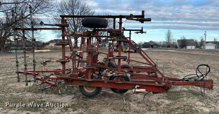 image for item NI9051 International field cultivator