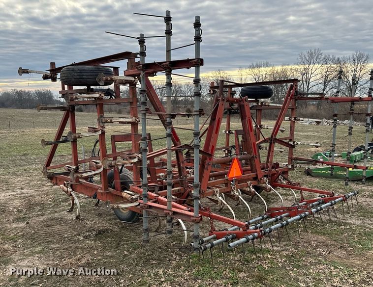 image for item NI9051 International field cultivator