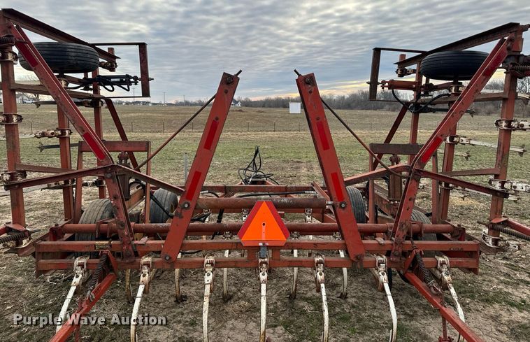 image for item NI9051 International field cultivator