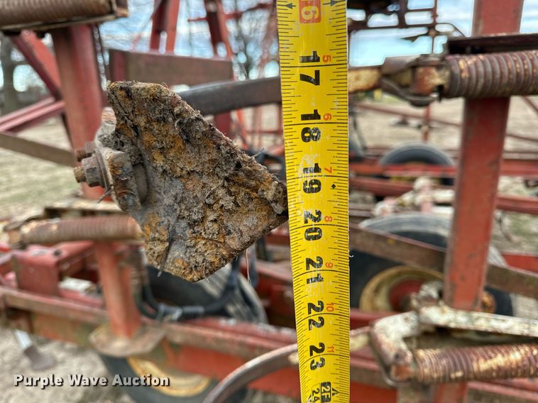 image for item NI9051 International field cultivator