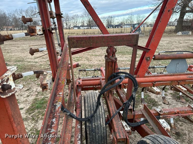 image for item NI9051 International field cultivator