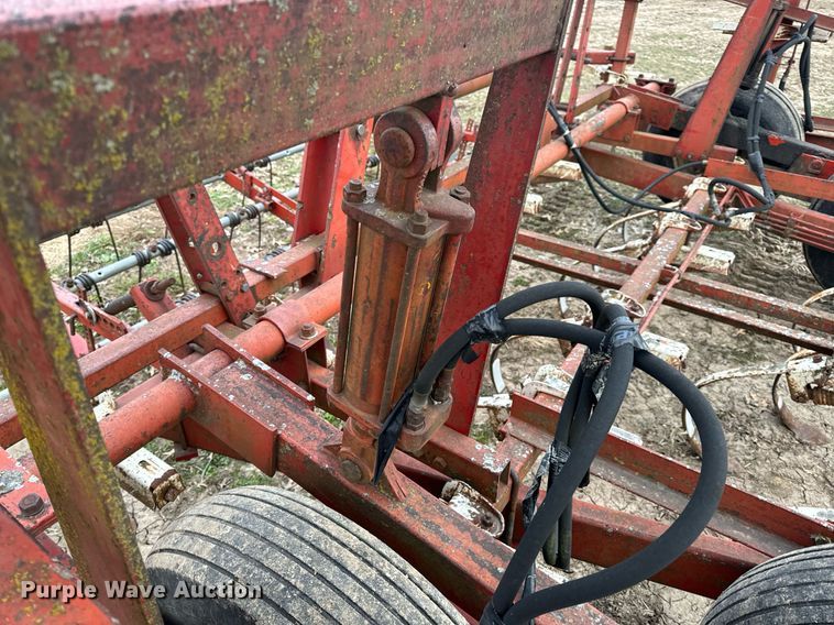 image for item NI9051 International field cultivator