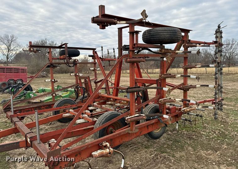 image for item NI9051 International field cultivator