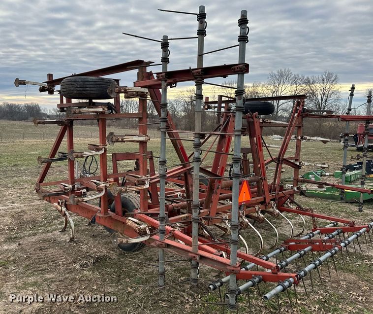 image for item NI9051 International field cultivator
