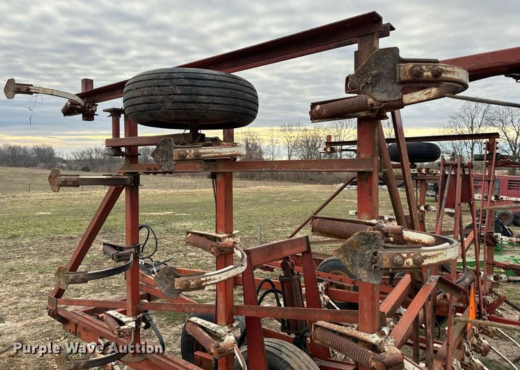 image for item NI9051 International field cultivator