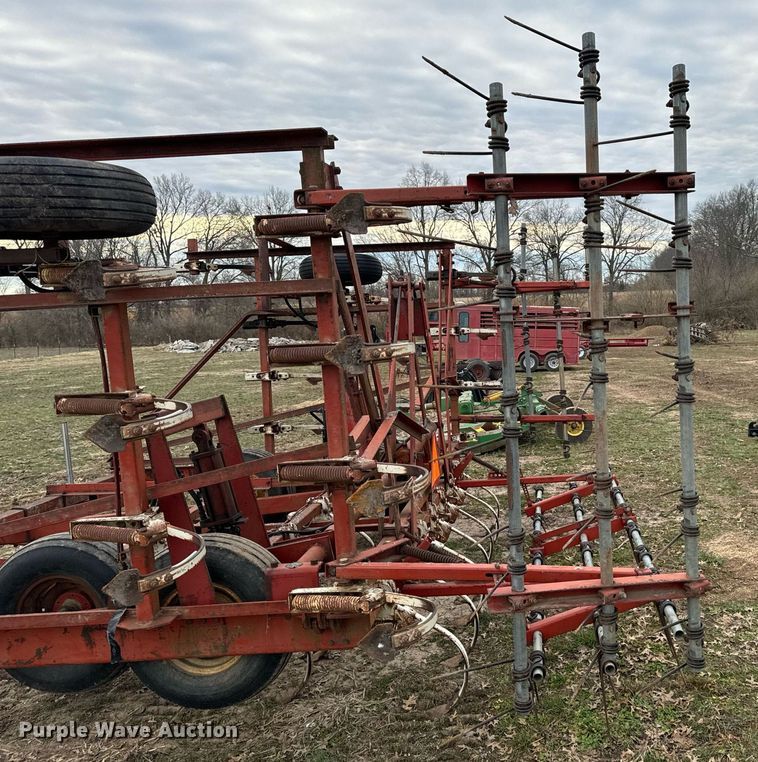 image for item NI9051 International field cultivator