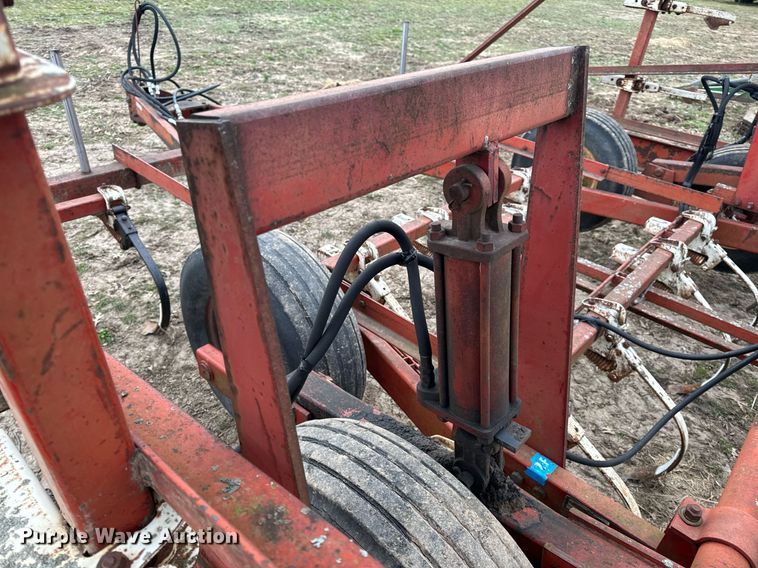 image for item NI9051 International field cultivator