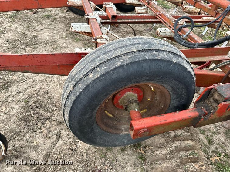 image for item NI9051 International field cultivator