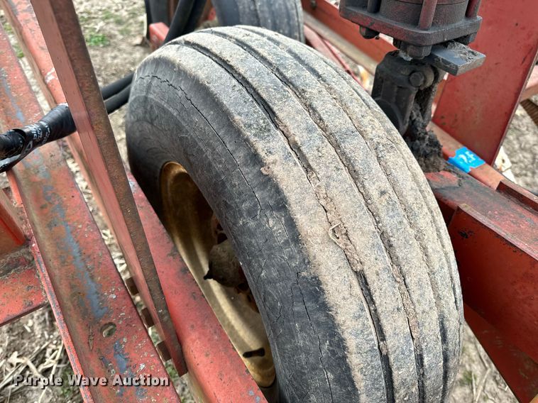 image for item NI9051 International field cultivator