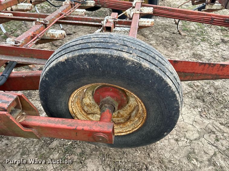 image for item NI9051 International field cultivator