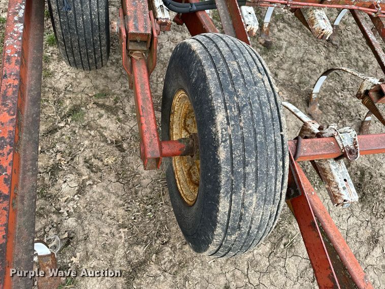 image for item NI9051 International field cultivator