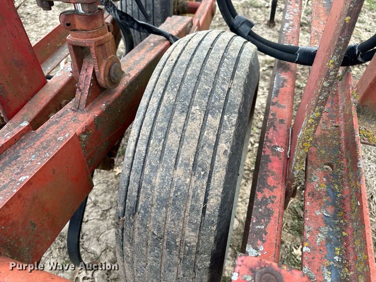 image for item NI9051 International field cultivator