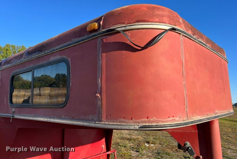 image for item NI9052 1999 Wilhite & Company livestock trailer