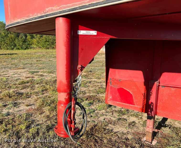 image for item NI9052 1999 Wilhite & Company livestock trailer