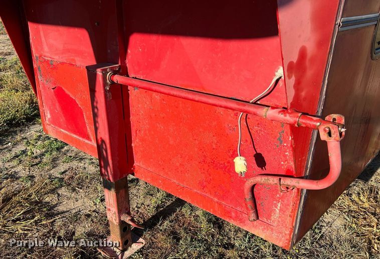 image for item NI9052 1999 Wilhite & Company livestock trailer