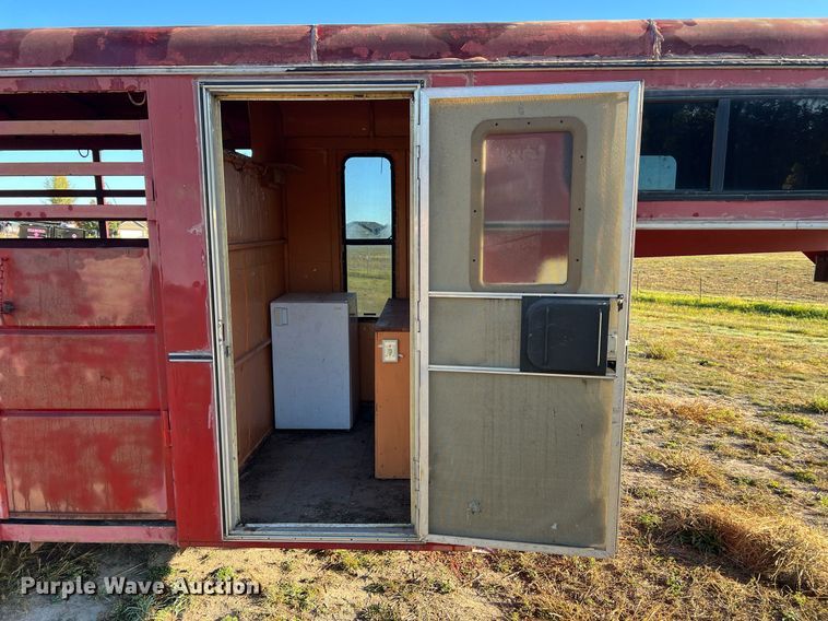 image for item NI9052 1999 Wilhite & Company livestock trailer