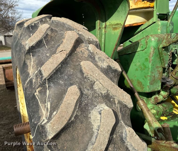 image for item NI9758 1966 John Deere 3020 tractor