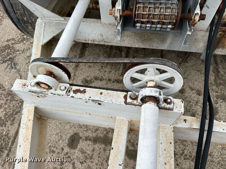 image for item NJ9285 Dalton 225 spreader