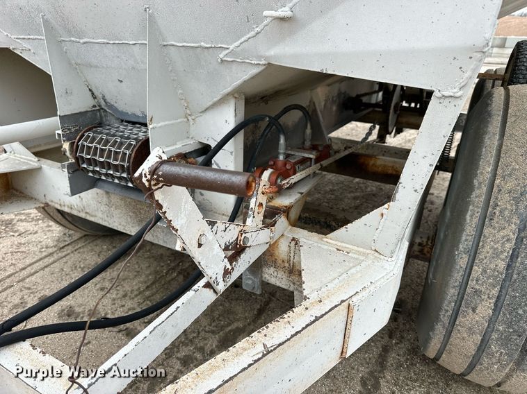 image for item NJ9285 Dalton 225 spreader