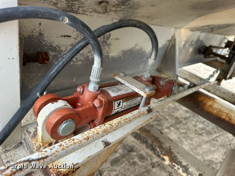 image for item NJ9285 Dalton 225 spreader