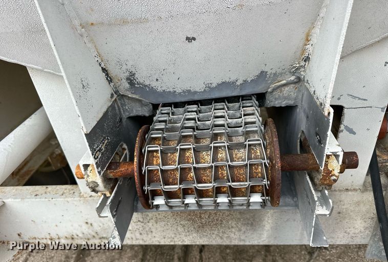 image for item NJ9285 Dalton 225 spreader