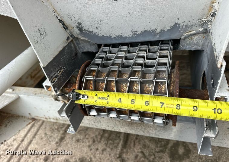 image for item NJ9285 Dalton 225 spreader