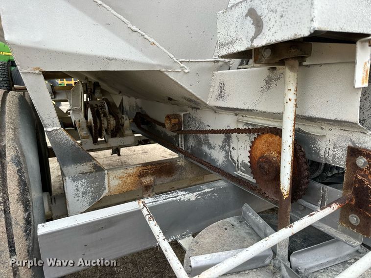 image for item NJ9285 Dalton 225 spreader